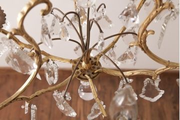 フランスアンティーク　ケージデザイン　ガラスドロップがエレガントな3灯シャンデリア(天井照明)