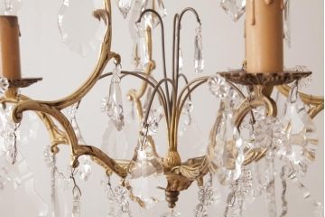 フランスアンティーク　ケージデザイン　ガラスドロップがエレガントな3灯シャンデリア(天井照明)