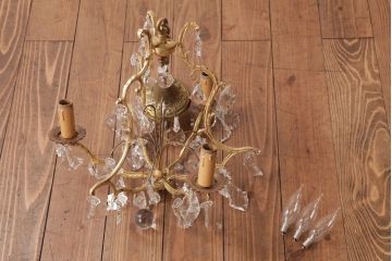 フランスアンティーク　ケージデザイン　ガラスドロップがエレガントな3灯シャンデリア(天井照明)