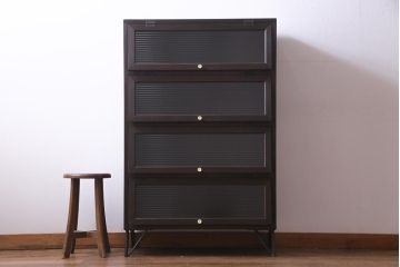 ラフジュ工房オリジナル　リメイク家具　モールガラス入り　古材を活用したレトロシックなパタパタ扉の鉄脚付き収納棚(4段タイプ)(キャビネット、下駄箱)