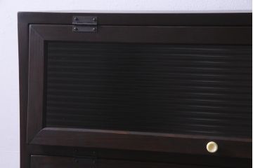 ラフジュ工房オリジナル　リメイク家具　モールガラス入り　古材を活用したレトロシックなパタパタ扉の鉄脚付き収納棚(4段タイプ)(キャビネット、下駄箱)