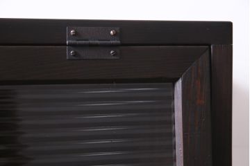 ラフジュ工房オリジナル　リメイク家具　モールガラス入り　古材を活用したレトロシックなパタパタ扉の鉄脚付き収納棚(4段タイプ)(キャビネット、下駄箱)