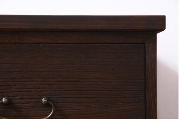 アンティーク家具　昭和初期　桐材　天板ヒノキ材　シンプルながら品のある脚付き箪笥ローボード(ローチェスト、衣装箪笥、テレビボード、桐箪笥、桐たんす)