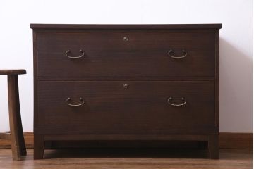 アンティーク家具　昭和初期　桐材　天板ヒノキ材　シンプルながら品のある脚付き箪笥ローボード(ローチェスト、衣装箪笥、テレビボード、桐箪笥、桐たんす)(1)