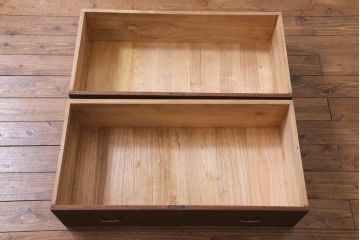 アンティーク家具　昭和初期　桐材　天板ヒノキ材　シンプルながら品のある脚付き箪笥ローボード(ローチェスト、衣装箪笥、テレビボード、桐箪笥、桐たんす)(1)