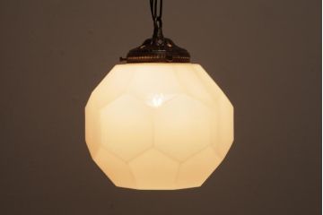 昭和レトロ　ラグジュアリーな空間にも似合う正多面体シェードが珍しいペンダントライト(天井照明)