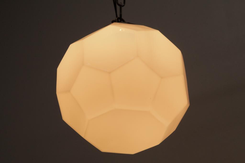 昭和レトロ　ラグジュアリーな空間にも似合う正多面体シェードが珍しいペンダントライト(天井照明)