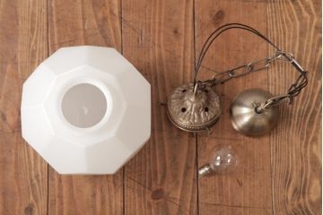 昭和レトロ　ラグジュアリーな空間にも似合う正多面体シェードが珍しいペンダントライト(天井照明)