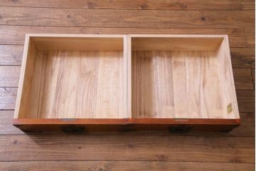 ヴィンテージ家具　ビンテージ　岩谷堂箪笥　脚と棚板を取り付けリメイクした堂々とした趣の収納棚(チェスト)