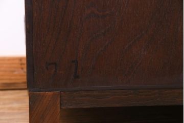 ヴィンテージ家具　ビンテージ　岩谷堂箪笥　脚と棚板を取り付けリメイクした堂々とした趣の収納棚(チェスト)