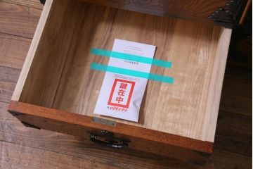 ヴィンテージ家具　ビンテージ　岩谷堂箪笥　脚と棚板を取り付けリメイクした堂々とした趣の収納棚(チェスト)