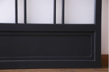 ペイント建具　組子入り　幾何学的なデザインが目を引くガラス扉(開き戸、ドア、建具)