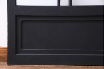 ペイント建具　組子入り　幾何学的なデザインが目を引くガラス扉(開き戸、ドア、建具)