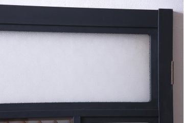 ペイント建具　組子入り　幾何学的なデザインが目を引くガラス扉(開き戸、ドア、建具)