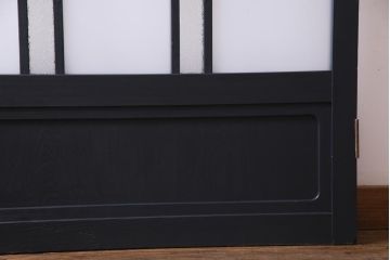 ペイント建具　組子入り　幾何学的なデザインが目を引くガラス扉(開き戸、ドア、建具)