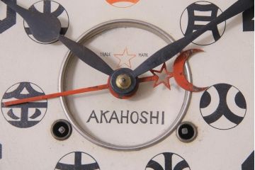 アンティーク雑貨　AKAHOSHI(赤星時計)　手巻き　可愛らしいデザインの曜日付掛時計(柱時計、振り子時計)