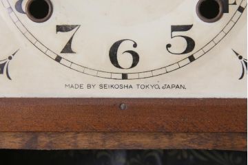 アンティーク雑貨　SEIKOSHA(精工舎、セイコー)　電池式　フクロウのモチーフが魅力的な掛時計(柱時計、振り子時計)