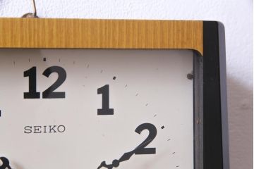 アンティーク雑貨　昭和中期　SEIKO(セイコー)　電池式　昭和レトロな雰囲気がお洒落な掛け時計(柱時計)
