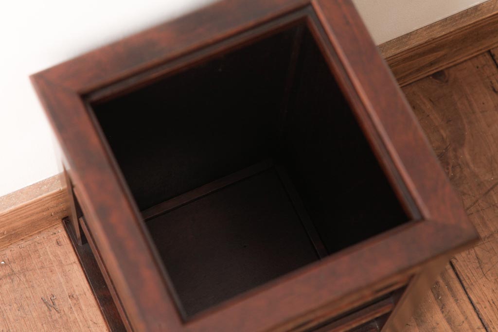 アンティーク雑貨　中古　北海道民芸家具　横桟の入ったデザインのくず入れ(ゴミ箱)(定価約1万6千円)(1)