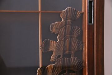 ラフジュ工房オリジナル　前板栗材　引き出し付き　両面ガラス　古い建具を活用した収納棚(組子、戸棚、キャビネット)