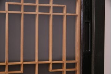 ラフジュ工房オリジナル　リメイク　古い書院戸を活用した引き出し付きガラス戸棚(収納棚、組子)