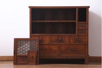 アンティーク家具　大正昭和初期　前面ケヤキ材　漆塗り　組子細工　ひょうたん型の取っ手が遊び心感じる収納棚(戸棚)