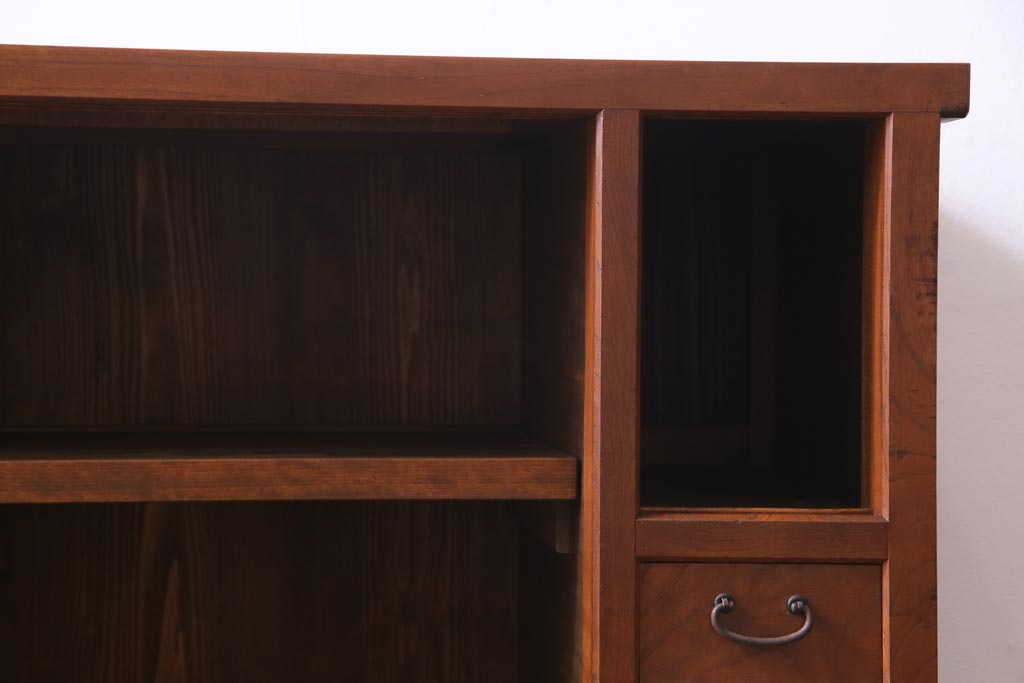 アンティーク家具　大正昭和初期　前面ケヤキ材　漆塗り　組子細工　ひょうたん型の取っ手が遊び心感じる収納棚(戸棚)