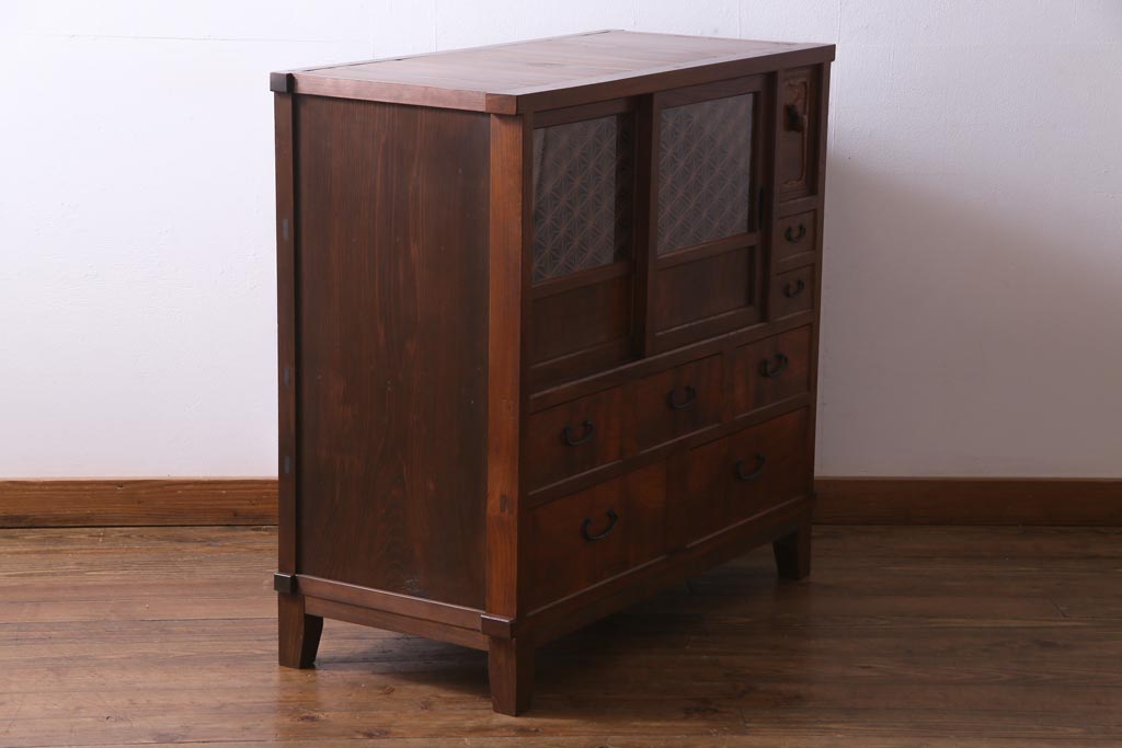 アンティーク家具　大正昭和初期　前面ケヤキ材　漆塗り　組子細工　ひょうたん型の取っ手が遊び心感じる収納棚(戸棚)