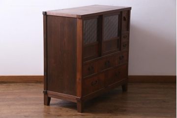 アンティーク家具　大正昭和初期　前面ケヤキ材　漆塗り　組子細工　ひょうたん型の取っ手が遊び心感じる収納棚(戸棚)