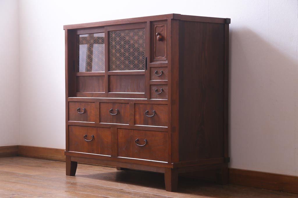 アンティーク家具　大正昭和初期　前面ケヤキ材　漆塗り　組子細工　ひょうたん型の取っ手が遊び心感じる収納棚(戸棚)