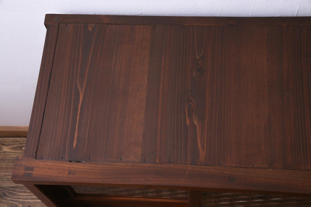 アンティーク家具　大正昭和初期　前面ケヤキ材　漆塗り　組子細工　ひょうたん型の取っ手が遊び心感じる収納棚(戸棚)