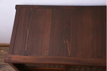 アンティーク家具　大正昭和初期　前面ケヤキ材　漆塗り　組子細工　ひょうたん型の取っ手が遊び心感じる収納棚(戸棚)