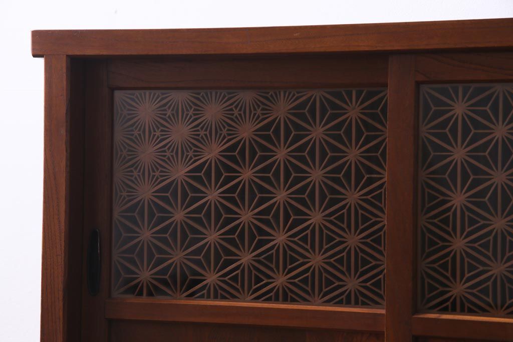 アンティーク家具　大正昭和初期　前面ケヤキ材　漆塗り　組子細工　ひょうたん型の取っ手が遊び心感じる収納棚(戸棚)
