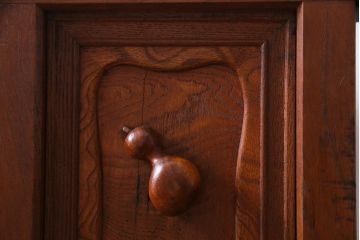 アンティーク家具　大正昭和初期　前面ケヤキ材　漆塗り　組子細工　ひょうたん型の取っ手が遊び心感じる収納棚(戸棚)