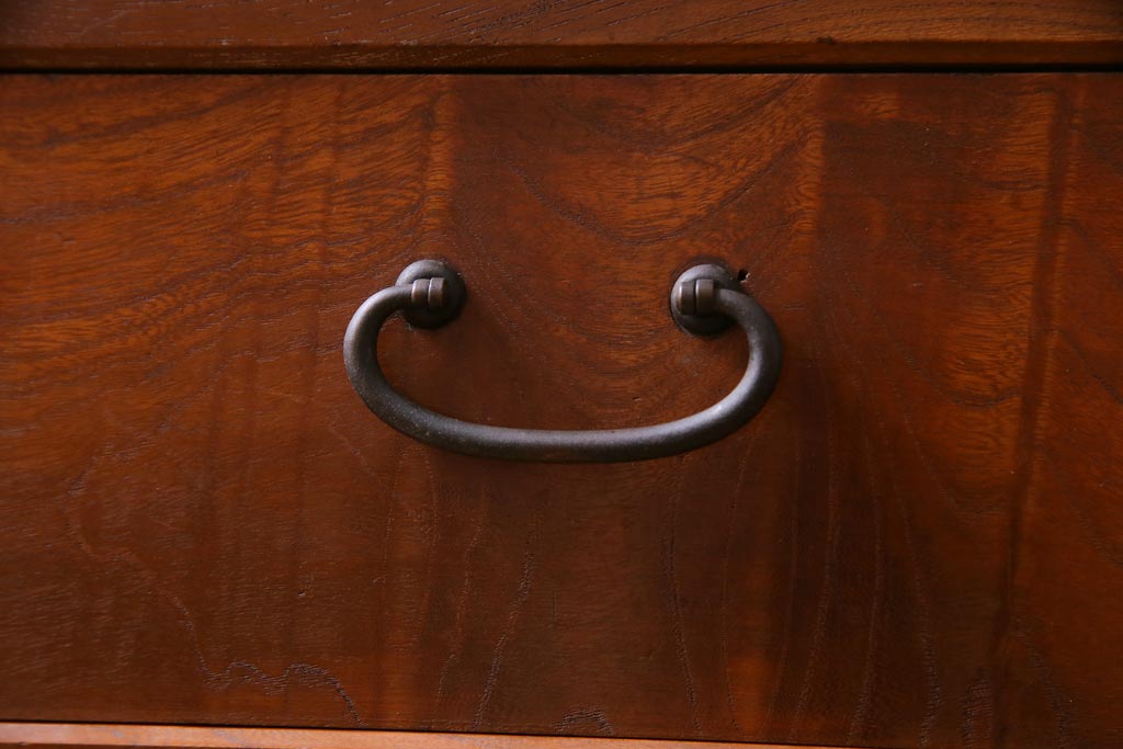 アンティーク家具　大正昭和初期　前面ケヤキ材　漆塗り　組子細工　ひょうたん型の取っ手が遊び心感じる収納棚(戸棚)