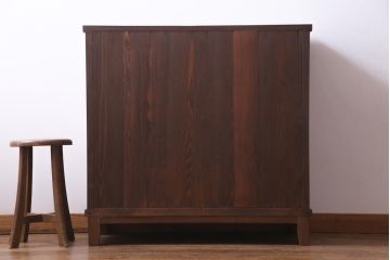 アンティーク家具　大正昭和初期　前面ケヤキ材　漆塗り　組子細工　ひょうたん型の取っ手が遊び心感じる収納棚(戸棚)