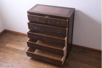 中古美品　ビンテージ　伝統工芸軽井沢彫り　意匠が凝らされたチェスト(箪笥、タンス)
