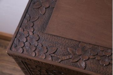 中古美品　ビンテージ　伝統工芸軽井沢彫り　意匠が凝らされたチェスト(箪笥、タンス)