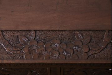 中古美品　ビンテージ　伝統工芸軽井沢彫り　意匠が凝らされたチェスト(箪笥、タンス)