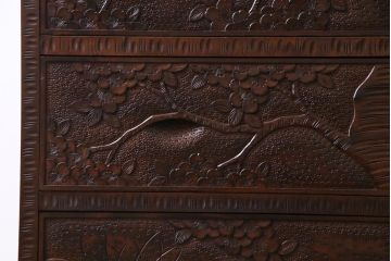 中古美品　ビンテージ　伝統工芸軽井沢彫り　意匠が凝らされたチェスト(箪笥、タンス)