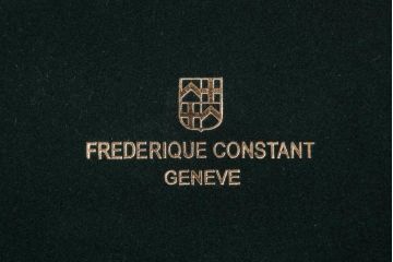 アンティーク雑貨　中古 スイス　FREDERIQUE CONSTANT(フレデリック・コンスタント)　桜材製の上品なウォッチケース(収納箱、アクセサリーケース)