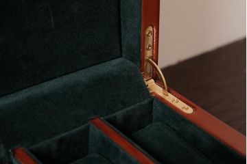 アンティーク雑貨　中古 スイス　FREDERIQUE CONSTANT(フレデリック・コンスタント)　桜材製の上品なウォッチケース(収納箱、アクセサリーケース)