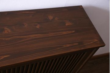 ラフジュ工房オリジナル　ヒノキ・黒柿材　銅製引き手　上手物の建具が目を引くリメイク収納棚(戸棚)