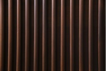 ラフジュ工房オリジナル　ヒノキ・黒柿材　銅製引き手　上手物の建具が目を引くリメイク収納棚(戸棚)
