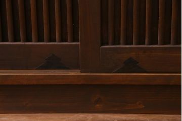 ラフジュ工房オリジナル　ヒノキ・黒柿材　銅製引き手　上手物の建具が目を引くリメイク収納棚(戸棚)