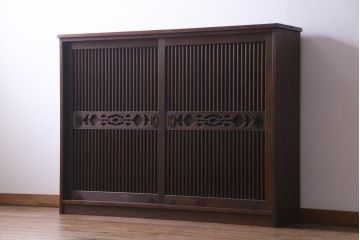 ラフジュ工房オリジナル　ヒノキ・黒柿材　銅製引き手　上手物の建具が目を引くリメイク収納棚(戸棚)
