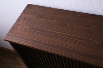 ラフジュ工房オリジナル　ヒノキ・黒柿材　銅製引き手　上手物の建具が目を引くリメイク収納棚(戸棚)