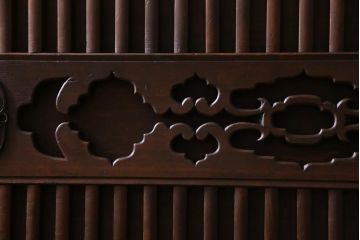 ラフジュ工房オリジナル　ヒノキ・黒柿材　銅製引き手　上手物の建具が目を引くリメイク収納棚(戸棚)