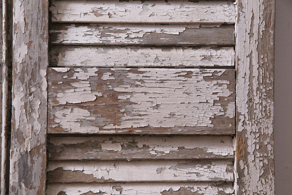 ジャンク品　シャビーな風合いがおしゃれなフランスアンティークのルーバー扉1対(両開き窓、建具)