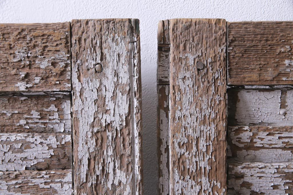 ジャンク品　シャビーな風合いがおしゃれなフランスアンティークのルーバー扉1対(両開き窓、建具)